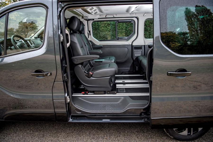 Интерьер Renault Trafic SpaceClass 2017 года  (WW) (фото 22 из 43)